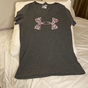 Preowned size medium under armor T-shirt